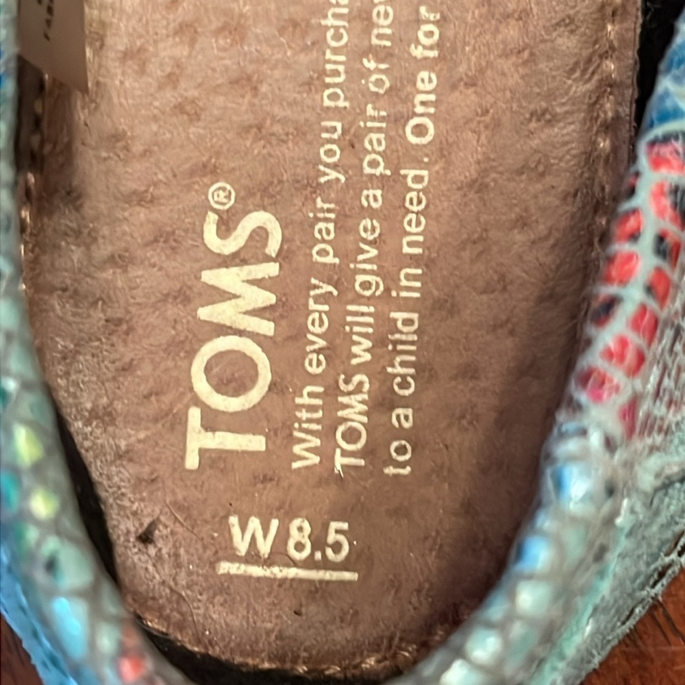 TOMS Multicolor Butterfly Pattern Slip-Ons Women’s 8.5 - Picture 4 of 11